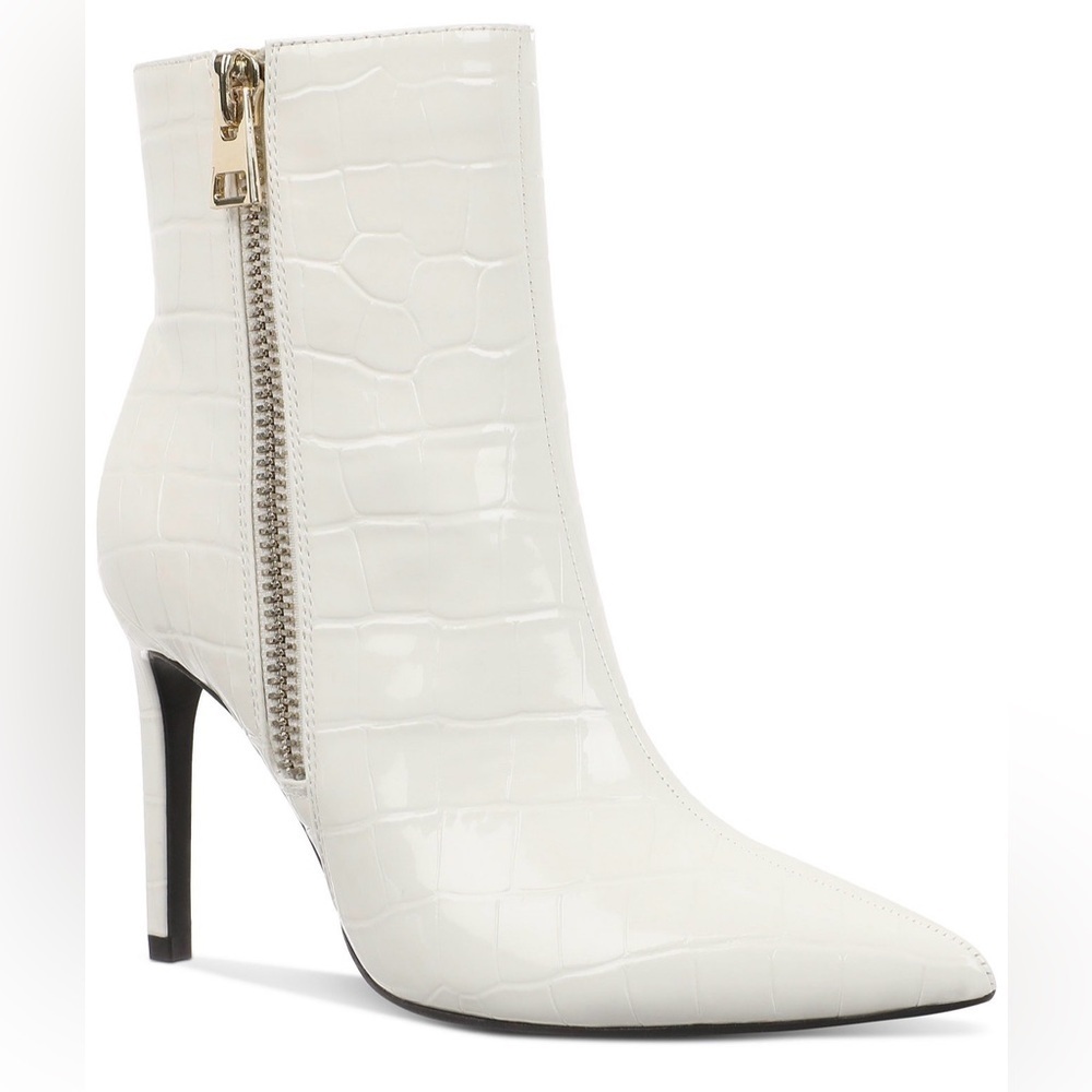 NWT  I.N.C. International Concepts Women's Sarishaa Zip Booties